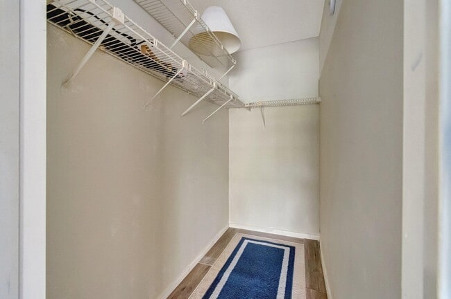 Building Photo - 393 Fanshaw J