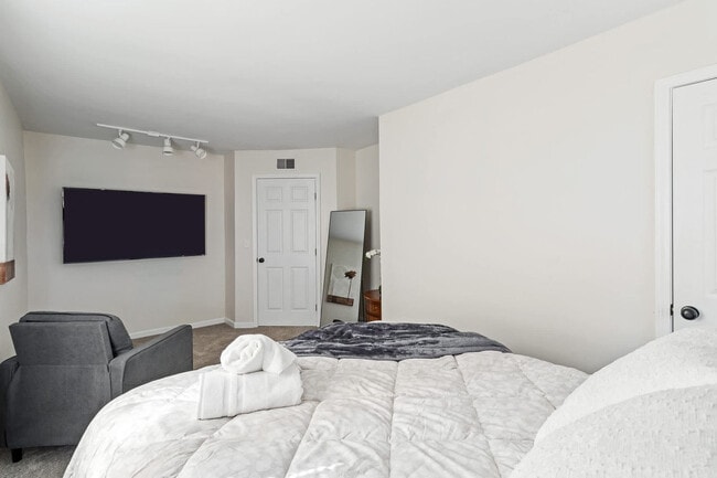 Building Photo - 301 S Front St