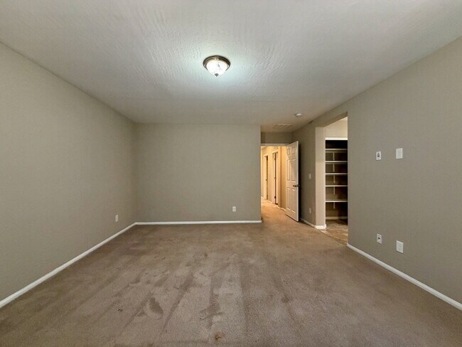 Building Photo - TWO STORY 3 BED 2.5 BATH HOME WITH SOLAR.