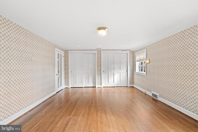 Building Photo - 6045 Edgewood Terrace