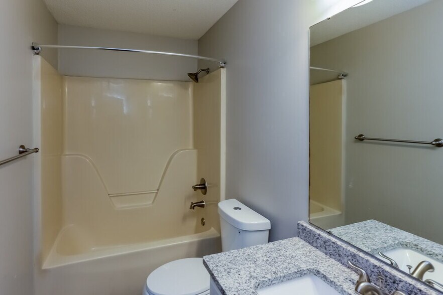 Building Photo - 4881 Phipps Dr