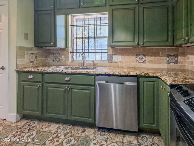 Building Photo - 2950 St Johns Ave