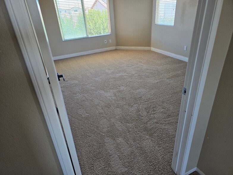 Building Photo - 11676 Azalia Dr