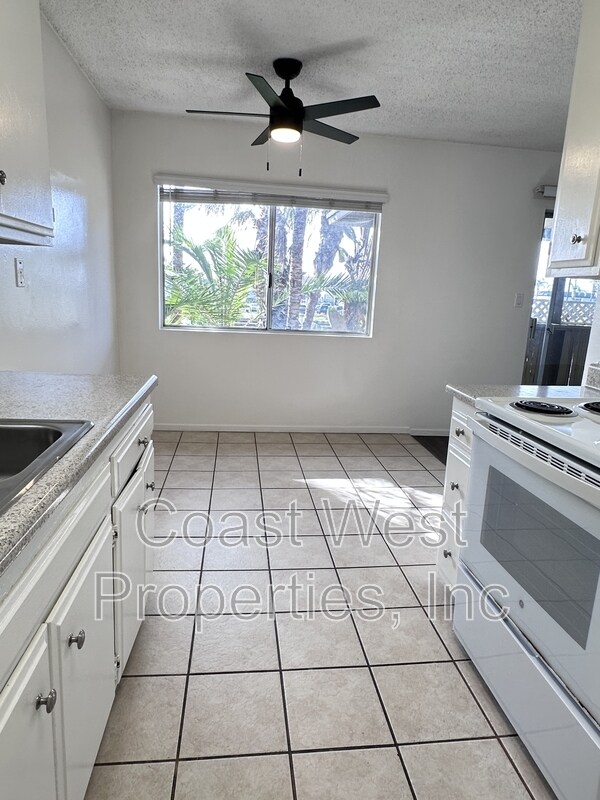 Building Photo - 1810 Broadway St