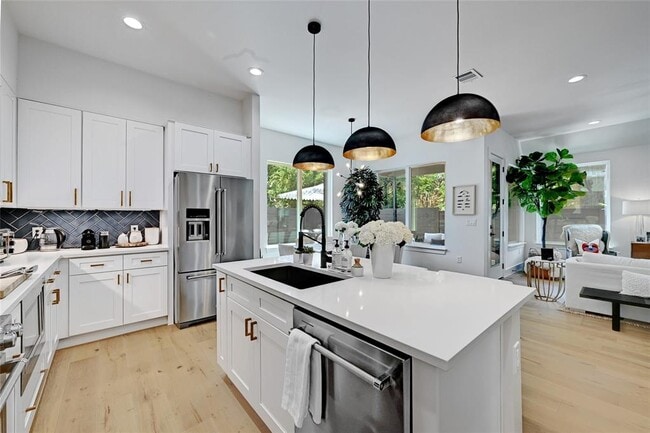 Building Photo - 2909 Kuhlman Ave