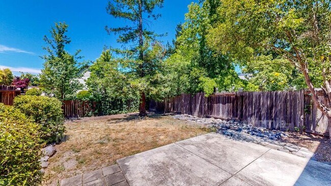 Building Photo - 5075 Charmian Dr