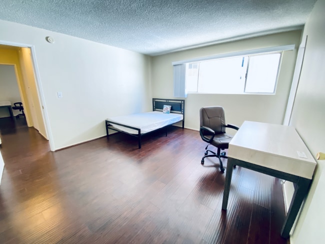 Building Photo - 1440 Centinela Ave