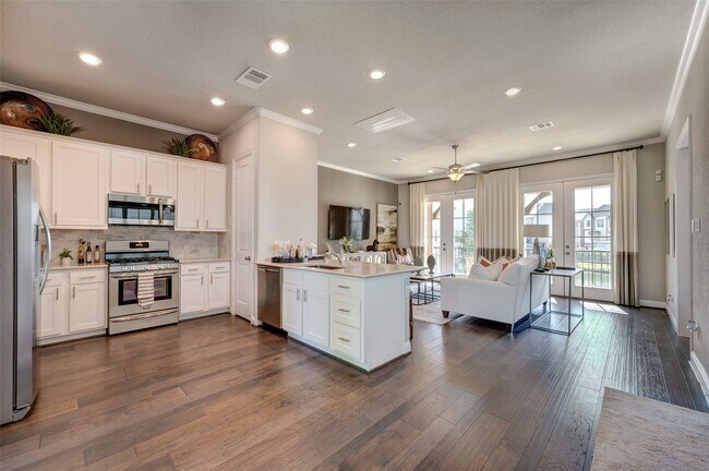 Building Photo - 11017 Mikula Dr