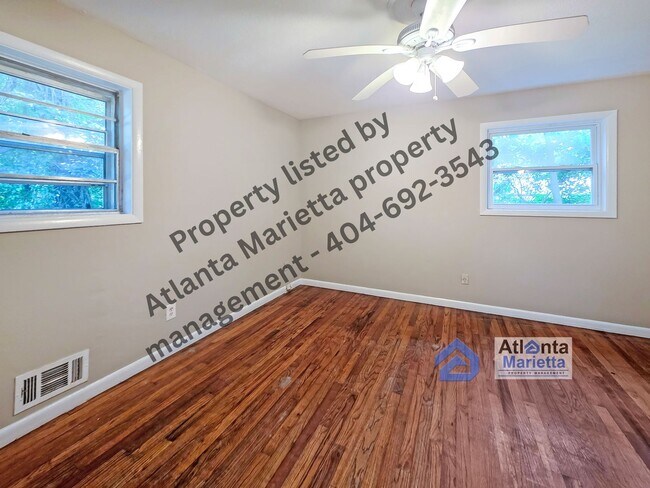Building Photo - Charming Renovated Ranch on Private Wooded...