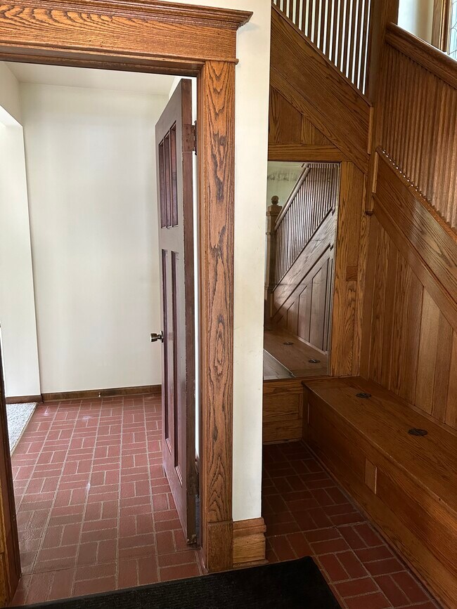 Entry to apartment - 706 Chicago St