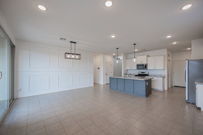 Building Photo - 12448 W Gardenia Ct