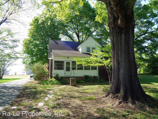 Building Photo - 3 br, 1 bath House - 2881 Hwy 66 South