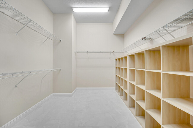 Building Photo - 9485 McAneeny Ct