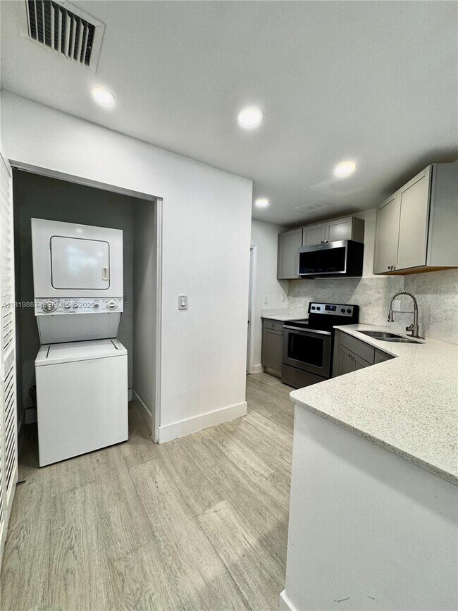 Building Photo - 111 NW 7th Ave