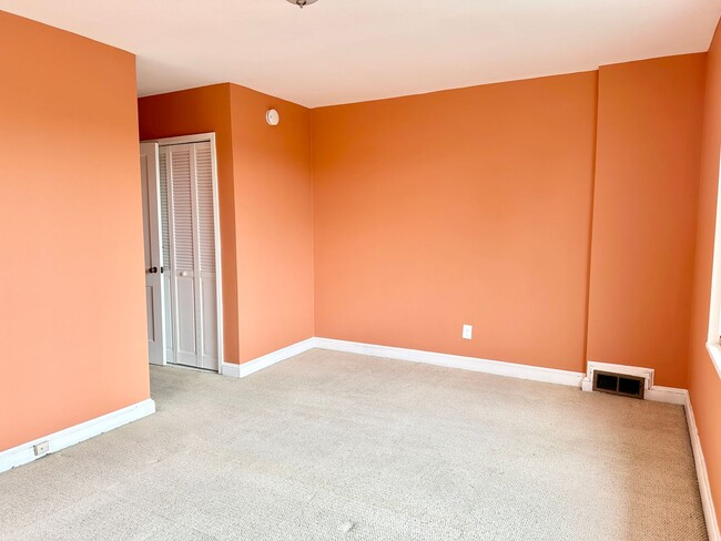 Building Photo - Charming 3-bedroom, 1.5-bathroom! Pets Wel...
