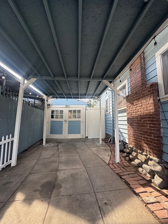 Building Photo - 192 E Villa St