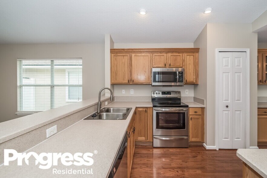 Building Photo - 573 Redberry Ln