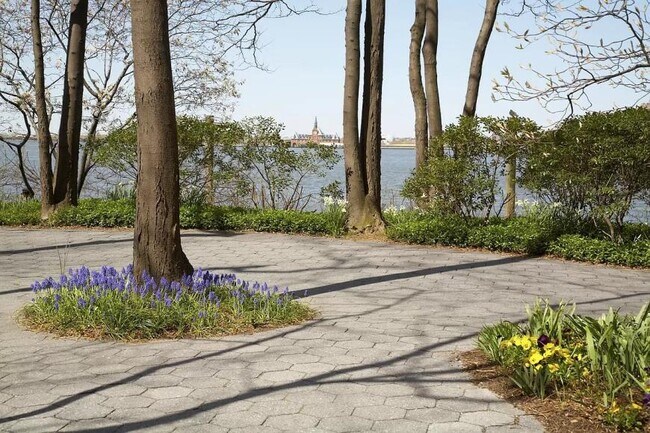 Building Photo - 2 bedroom in NEW YORK NY 10280