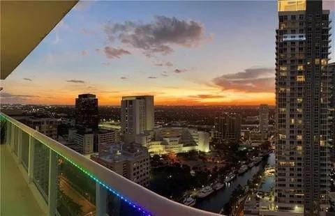 Building Photo - 347 N New River Dr E