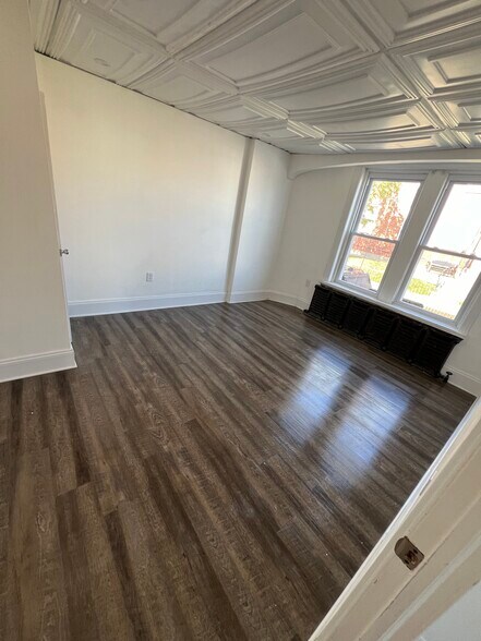 Building Photo - 205 N 65th St