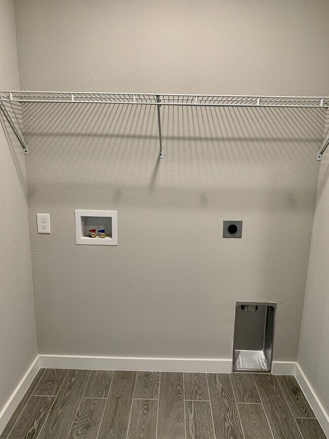 Building Photo - 442 Rama St