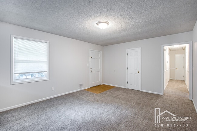 Building Photo - 1006 Hampton Ct NW