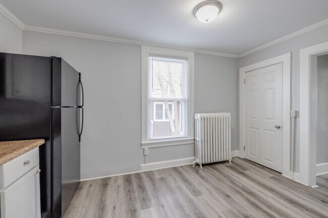 Building Photo - Park/5th Duplex