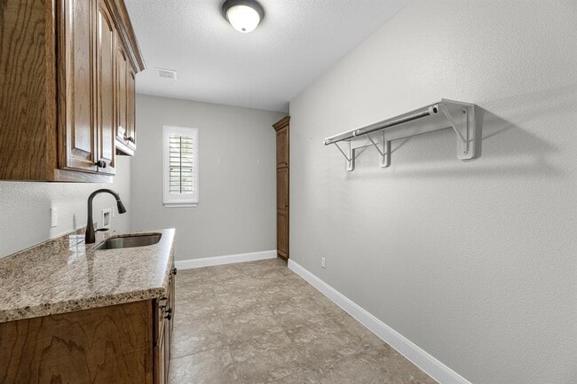 Building Photo - 4857 Dutton Lake Dr