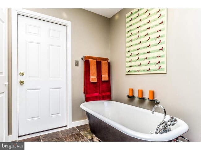 Building Photo - 100 Tudor Ln