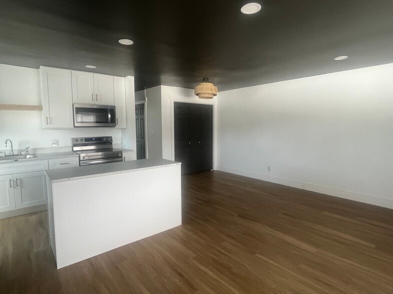 Building Photo - 20 E 1450 S