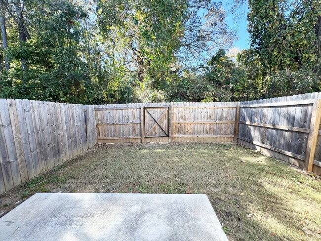 Building Photo - Stylish 3BR Townhome with Private Yard & T...