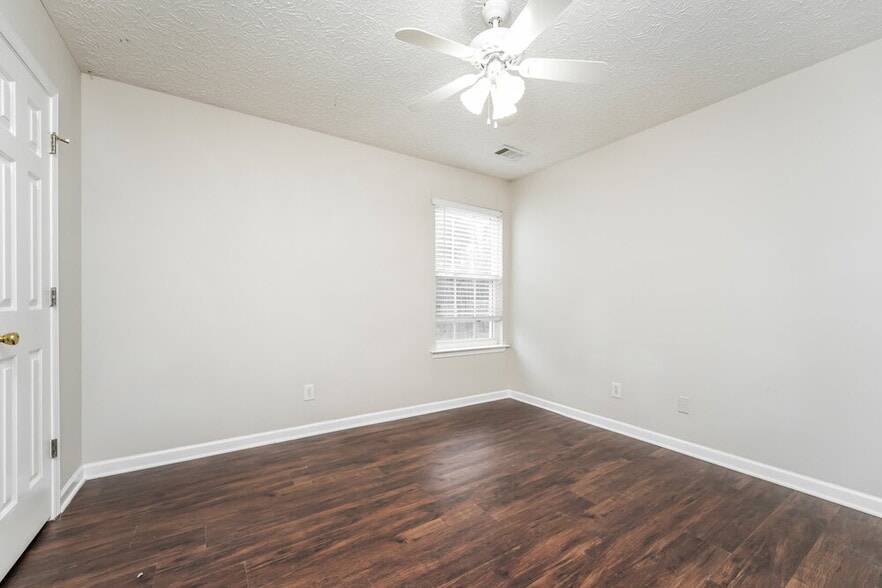 Building Photo - 1122 Alysum Ave SE