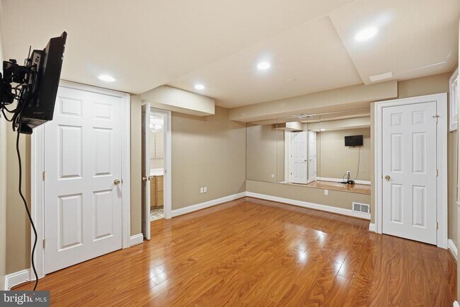 Building Photo - 9904 Hall Rd