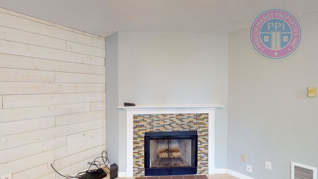 Building Photo - West Linn - Linnwood Heights, Stylish Condo, Gym, Pool & Hot Tub / Cable, W,S,G Included In The Rent