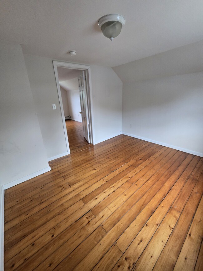 Building Photo - 257 Litchfield St