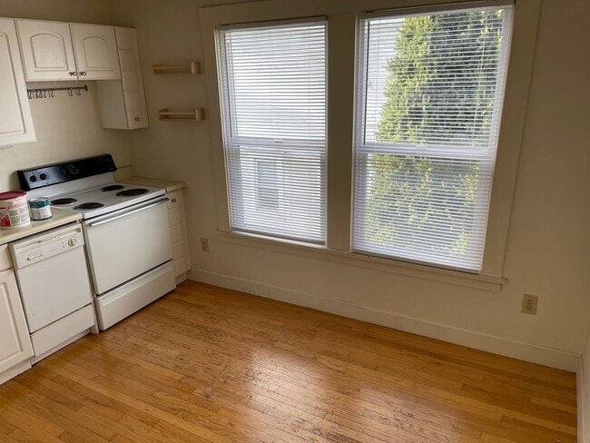 Building Photo - Nice Tacoma Duplex 2 Bed 1 Bath For Rent
