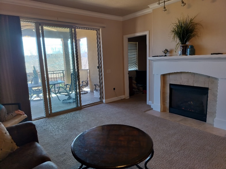 Building Photo - 810 S Dixie Dr