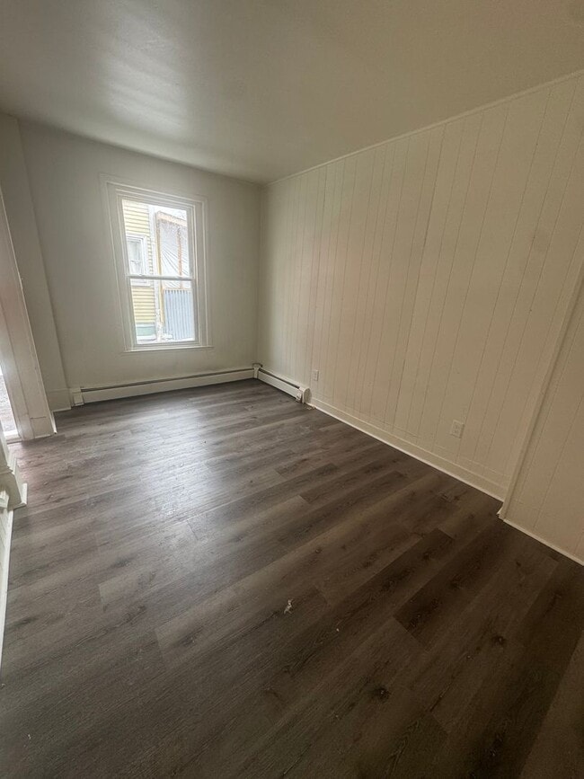 Building Photo - Beautifully Remodeled 4-bedroom Home located in Allentown