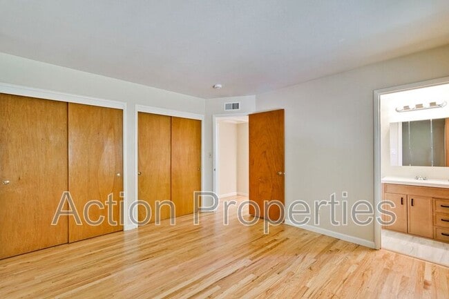 Building Photo - 834 Orange Ave