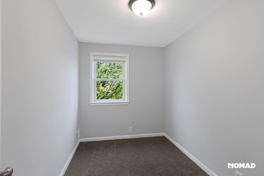 Building Photo - 2207 Firethorn Rd