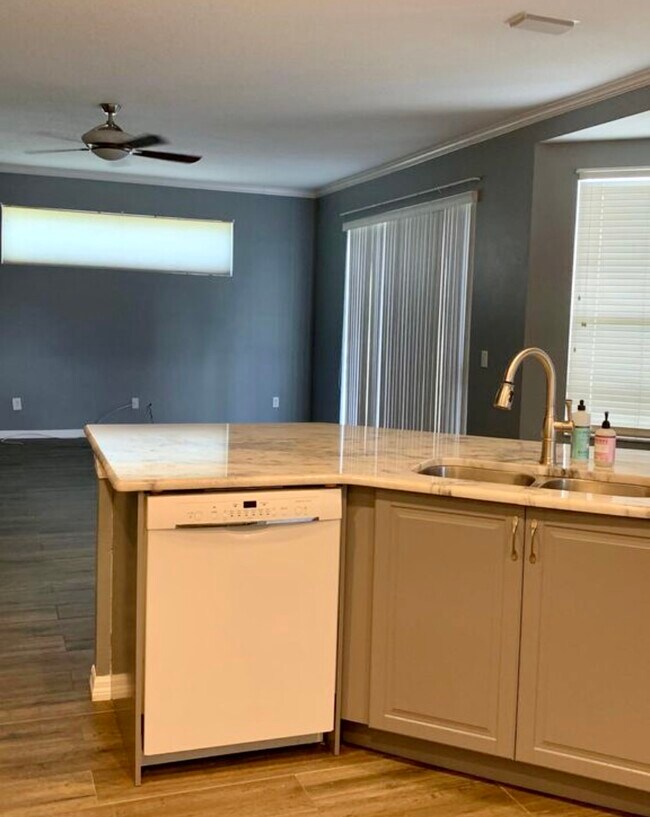 Building Photo - 10102 Cove Lake Dr