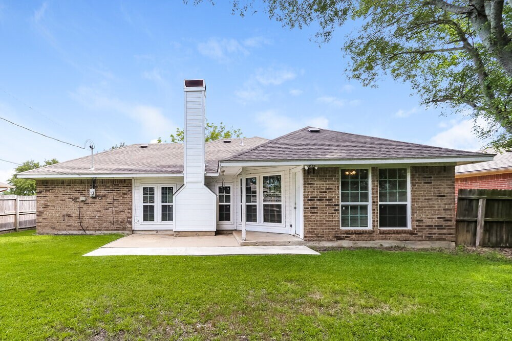 Building Photo - 704 Brookhaven Dr