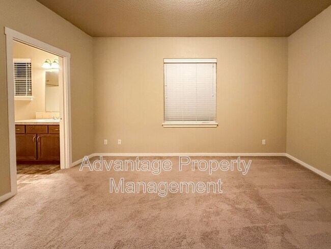 Building Photo - 523 Catron St N