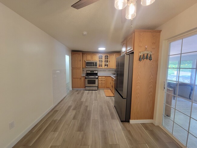 Building Photo - Newly remodeled 5 bedroom 2 bath home in L...