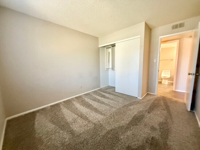 Building Photo - Fabulous 2-Bedroom, 1-Bathroom Condo For R...