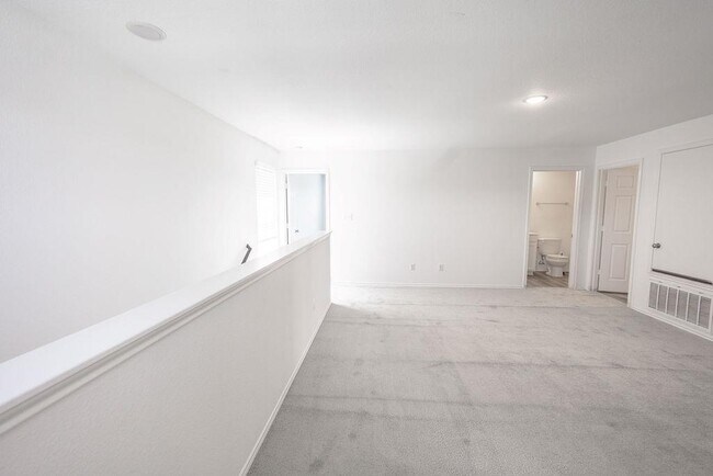 Building Photo - 448 English Oak St