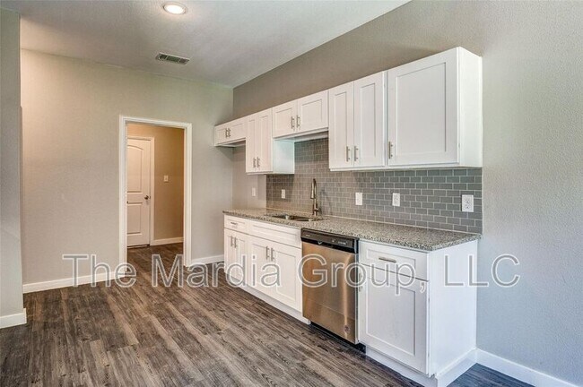 Building Photo - 1110 Woburn Dr