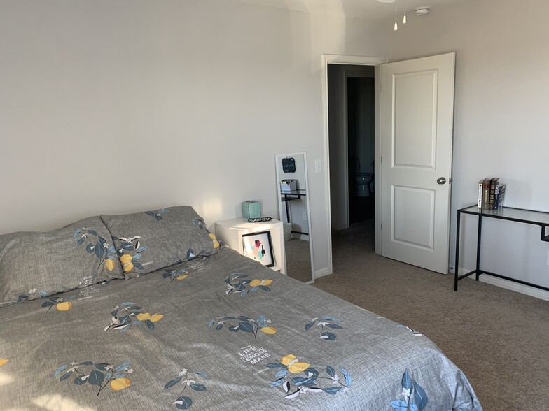 Building Photo - 291 Seneca Loop