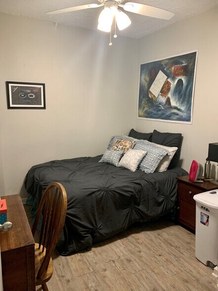 Building Photo - 141 William St