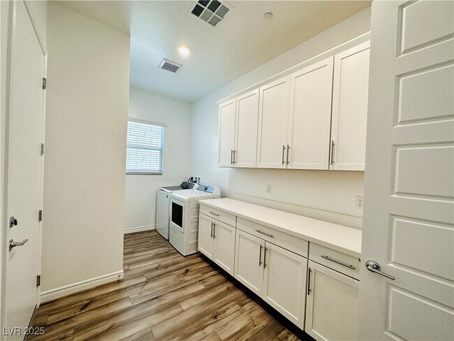 Building Photo - 981 Woodburn Ln